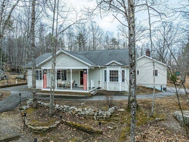 House for sale in Raymond, Maine