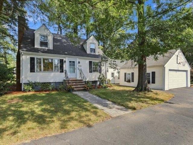 House for sale in Reading, Middlesex County