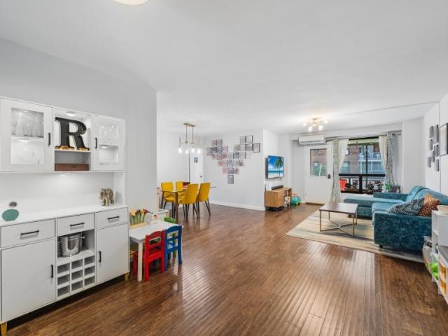 Apartment for sale in Queens, Arverne