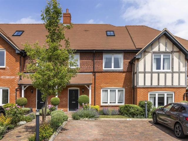 House for sale in Pachesham Park, Surrey