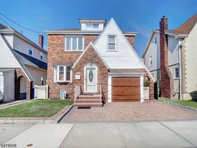 House for sale in Ridgefield, New Jersey