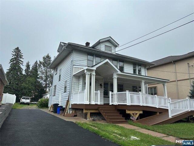 House for sale in Ridgefield, New Jersey