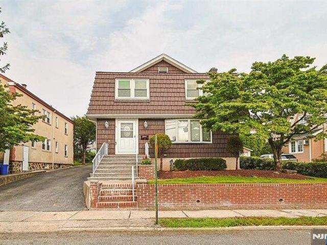 House for sale in Ridgefield, New Jersey