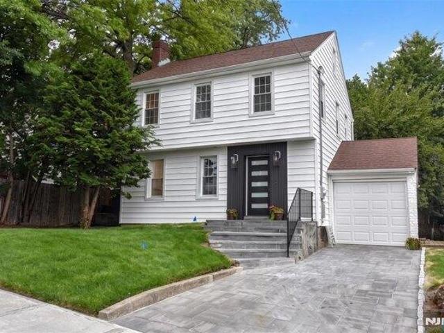 House for sale in River Edge, New Jersey