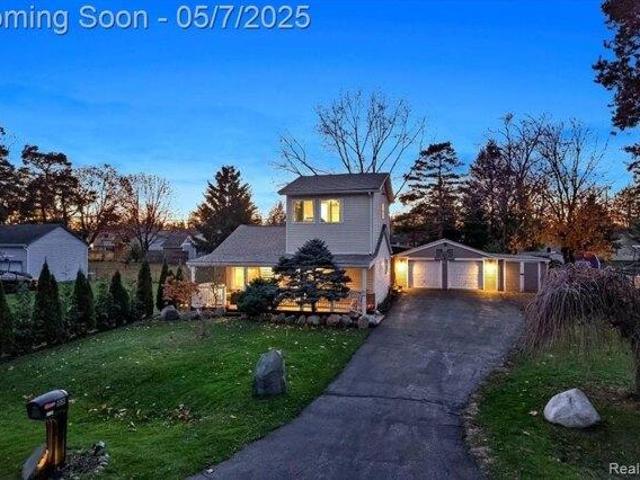 House for sale in Rochester Hills