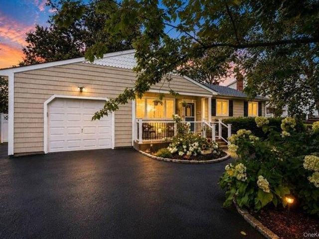 House for sale in Bohemia, New York