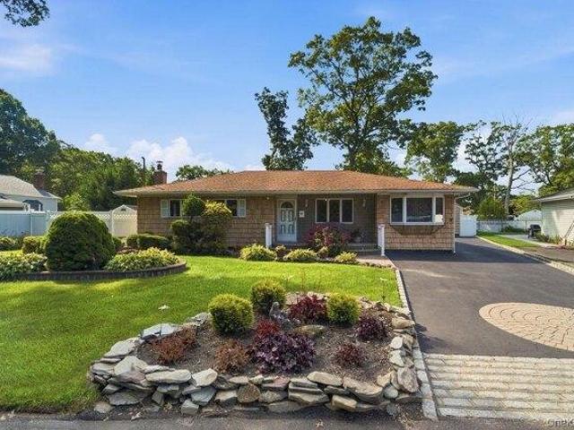 House for sale in Bohemia, New York