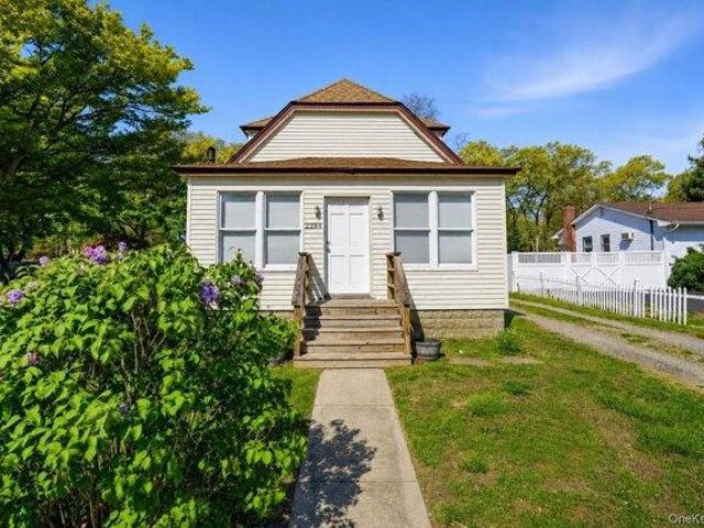 House for sale in Bohemia, New York