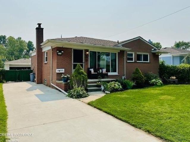 House for sale in Saint Clair Shores, Michigan
