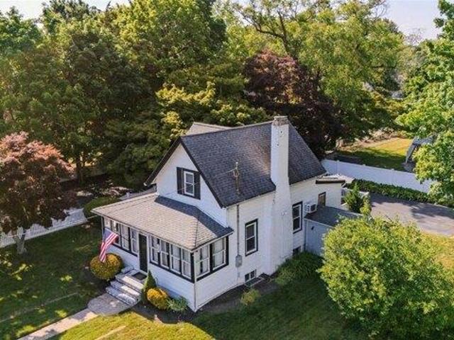 House for sale in Smithtown, New York