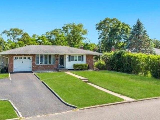 House for sale in Smithtown, New York