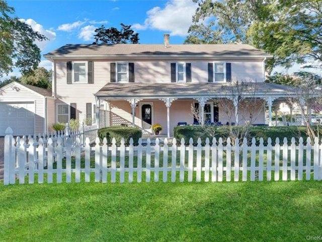 House for sale in Smithtown, New York
