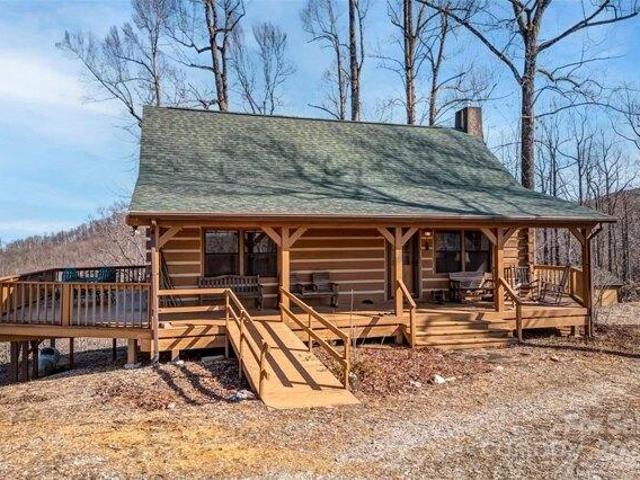House for sale in Saluda
