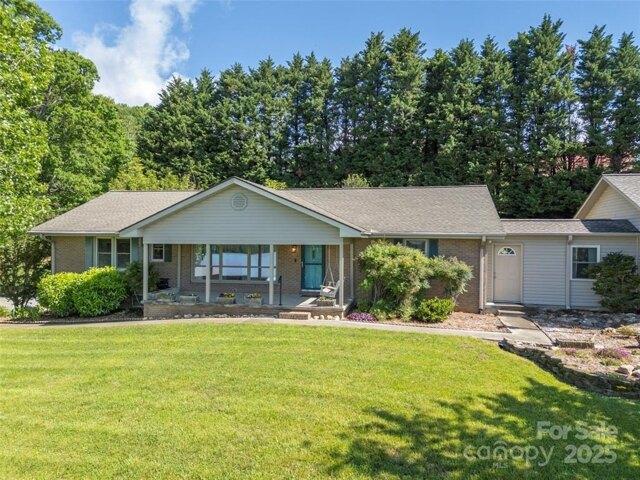 House for sale in Saluda