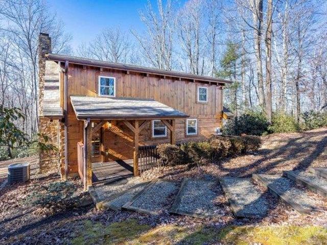 House for sale in Saluda