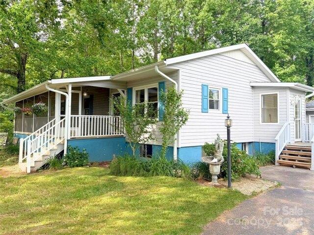 House for sale in Saluda