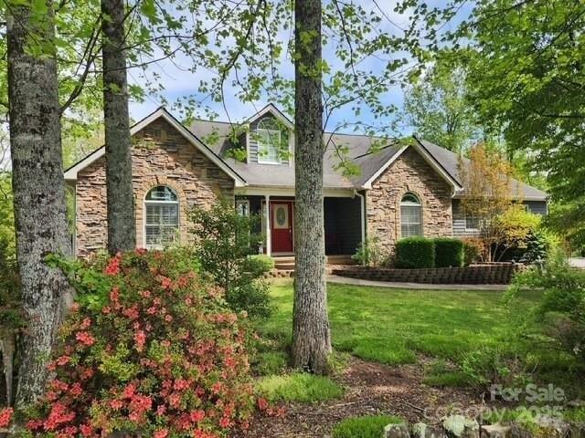 House for sale in Saluda