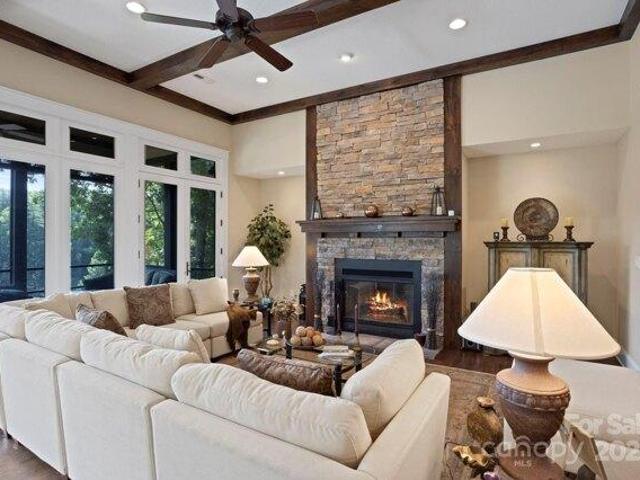 House for sale in Saluda House for sale in Saluda