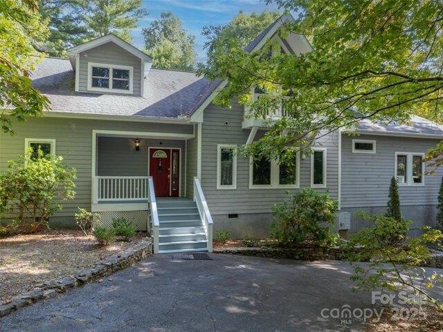 House for sale in Saluda