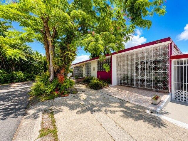 House for sale in San Juan