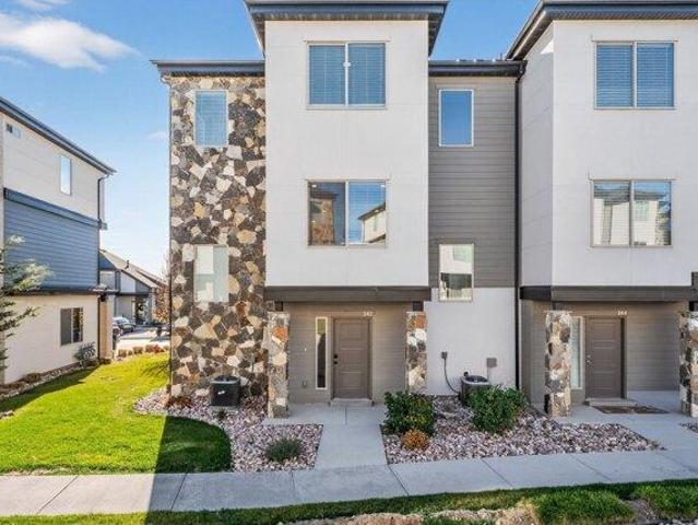 House for sale in Saratoga Springs, Utah