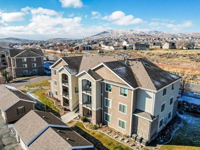 Condo for sale in Saratoga Springs, Utah
