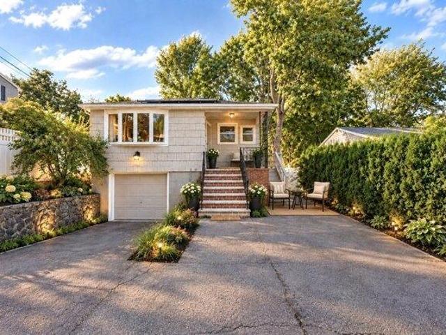 House for sale in Lynnhurst, Saugus