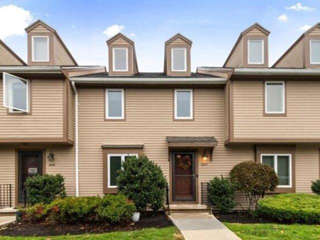 House for sale in Oakland Vale, Saugus