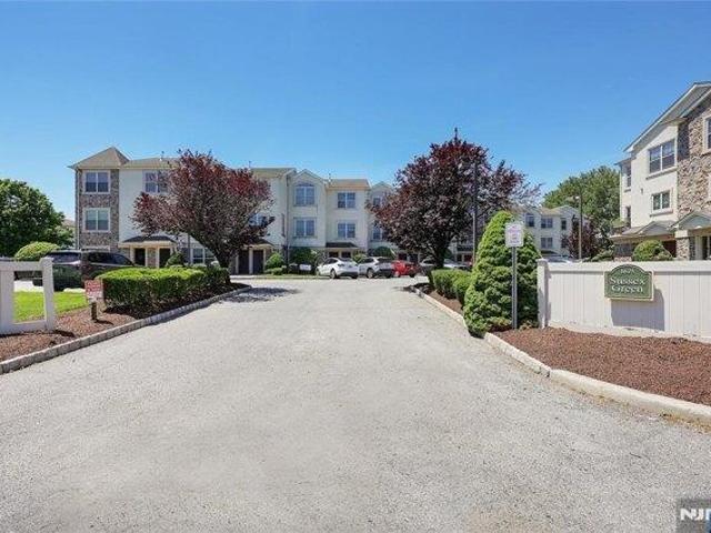 House for sale in Jacob's Landing, Secaucus