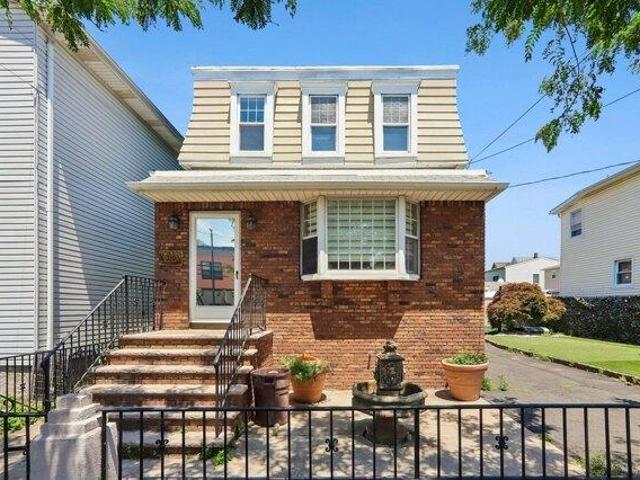 House for sale in North End Business District, Secaucus