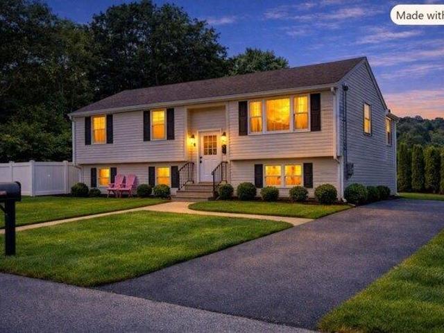 House for sale in Seekonk, Bristol County
