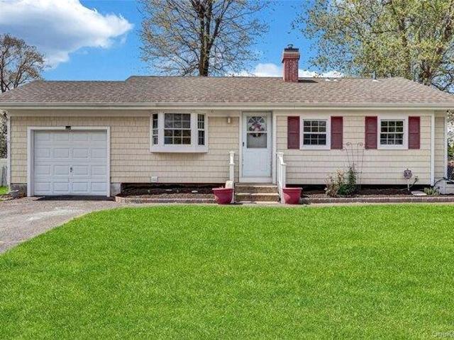 House for sale in Centereach, New York