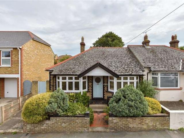 Farm for sale in East Cliff, Acol