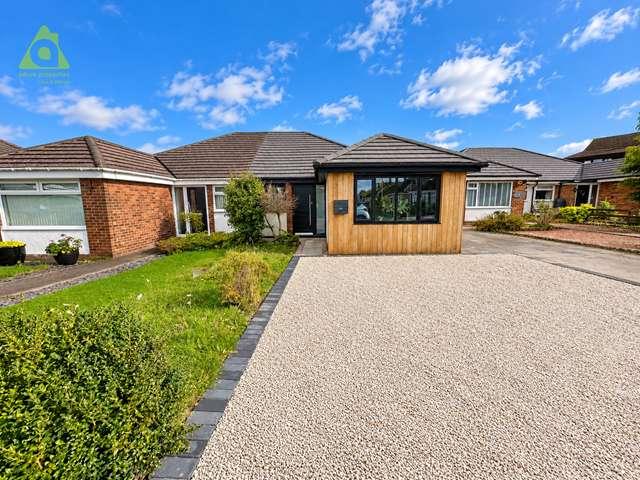 Farm for sale in Daisy Hill, Bolton