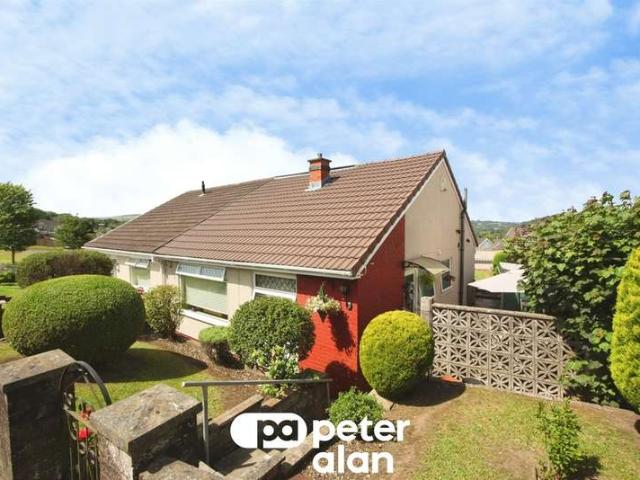 Farm for sale in Maesycwmmer, Wales