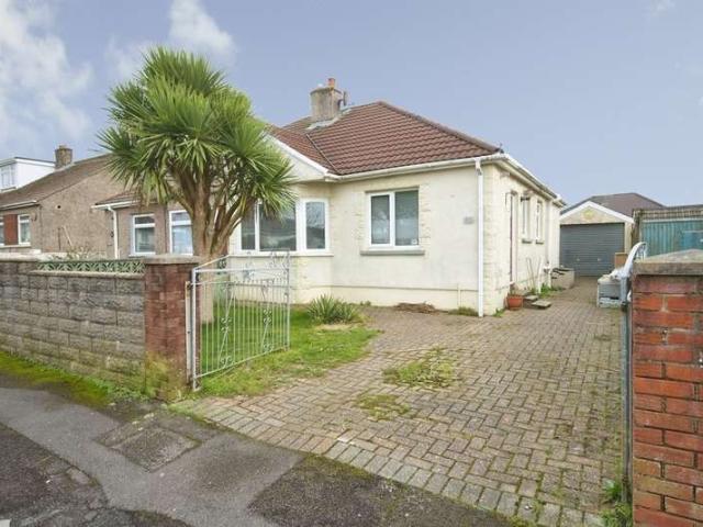 Farm for sale in Cefn Glas, Wales