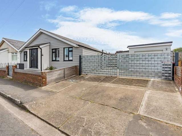 Farm for sale in Kingsdown Park, The Bridge