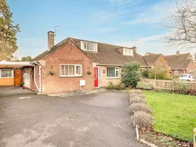 House for rent in London Borough of Hounslow, Cat Hill