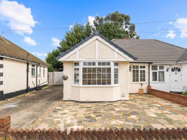 Bungalow for sale in St Albans, Five Acres