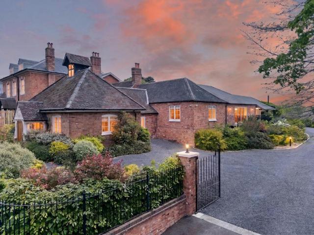 Bungalow for sale in Hindlip, Crookhill