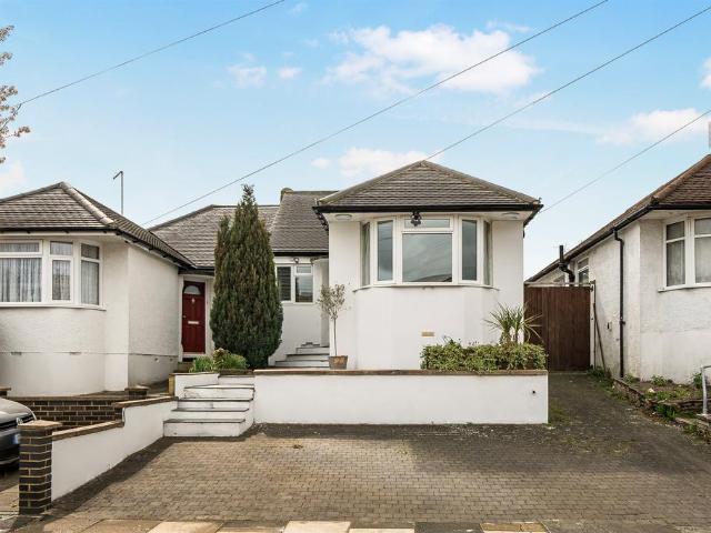 Bungalow for sale in Brunswick Park, Greater London