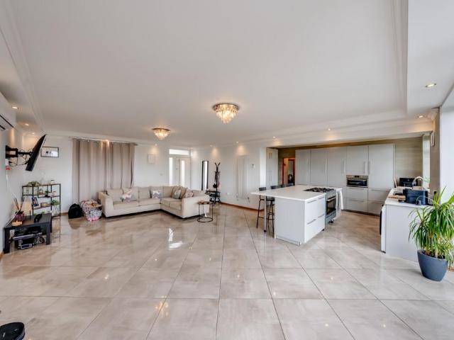 Bungalow for sale in Strood