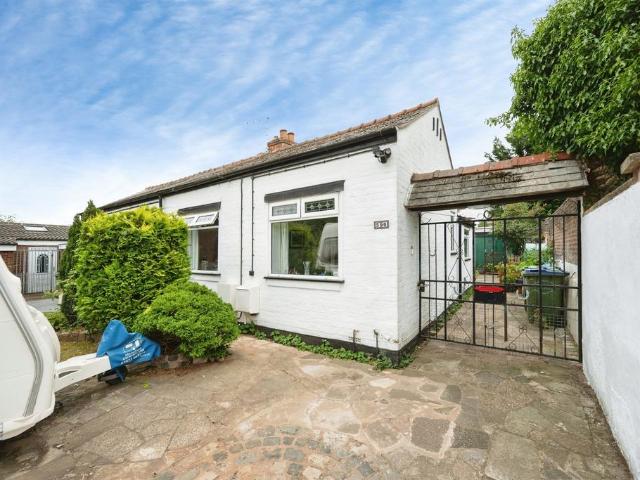 Bungalow for sale in Stone Cross, West Midlands
