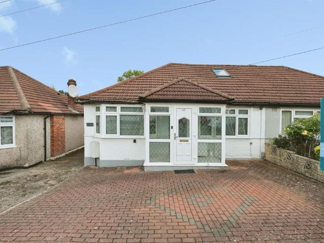 Bungalow for sale in Watford Rural, Batchworth