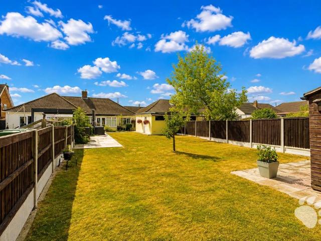 Bungalow for sale in Laindon, Essex