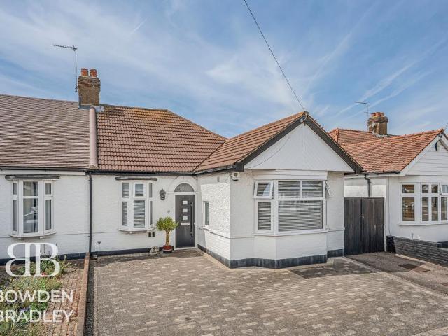 Bungalow for sale in Fairlop, Greater London