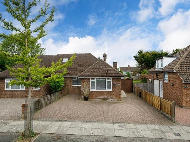 Bungalow for sale in Dunstable, Bedfordshire