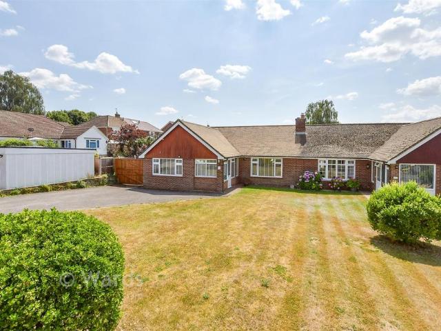 Bungalow for sale in Midway, Kent