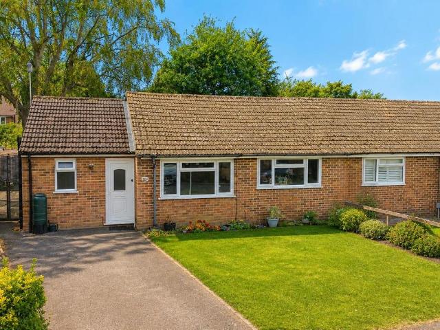 Bungalow for sale in Fleet, Hart