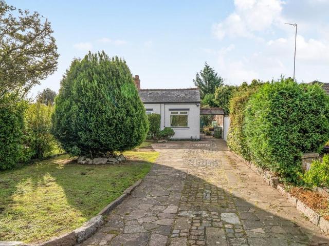 Bungalow for sale in Stone Cross, Sandwell